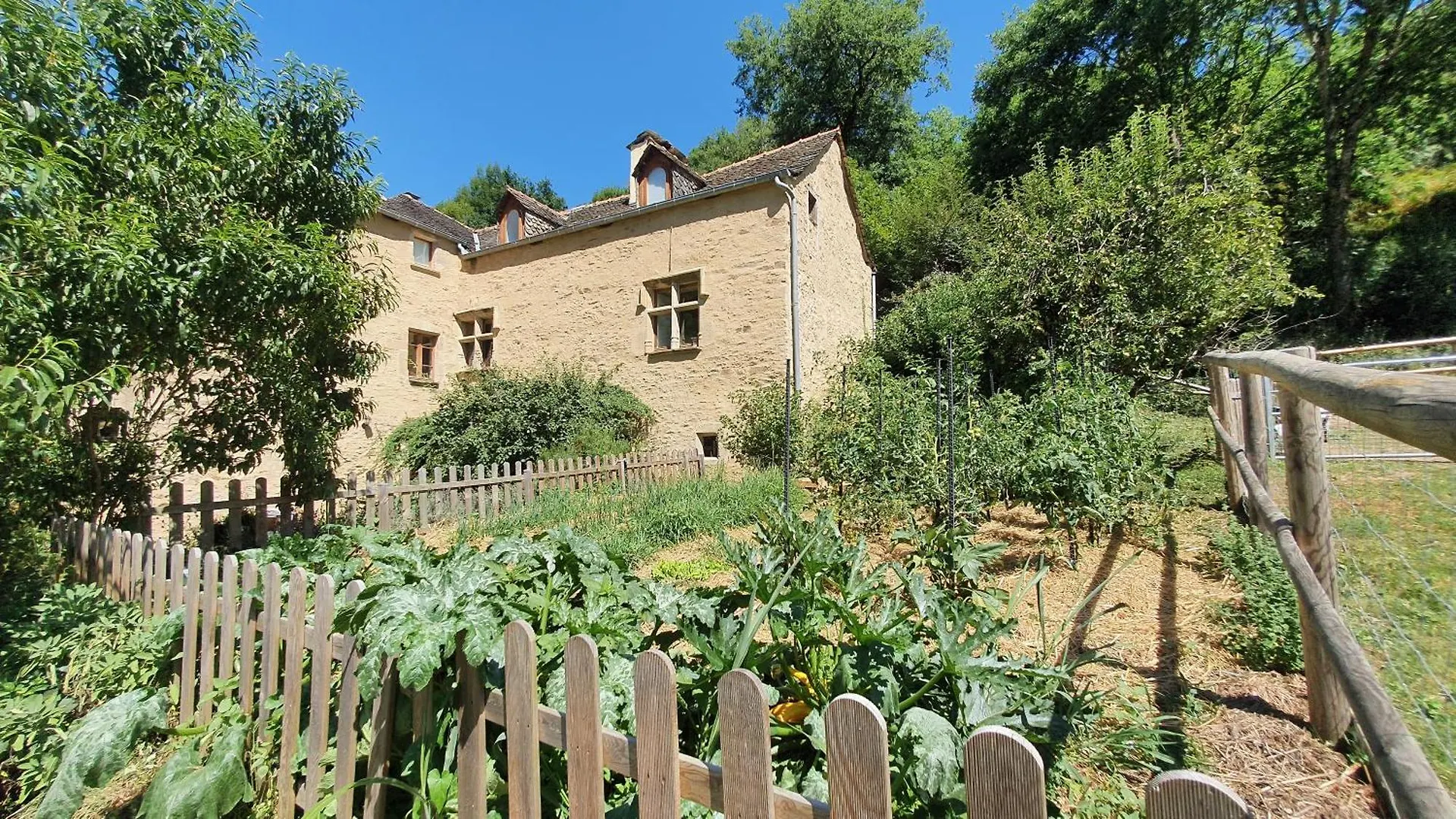 Bed and Breakfast La Ferme des Andes à Quins 0*,  France